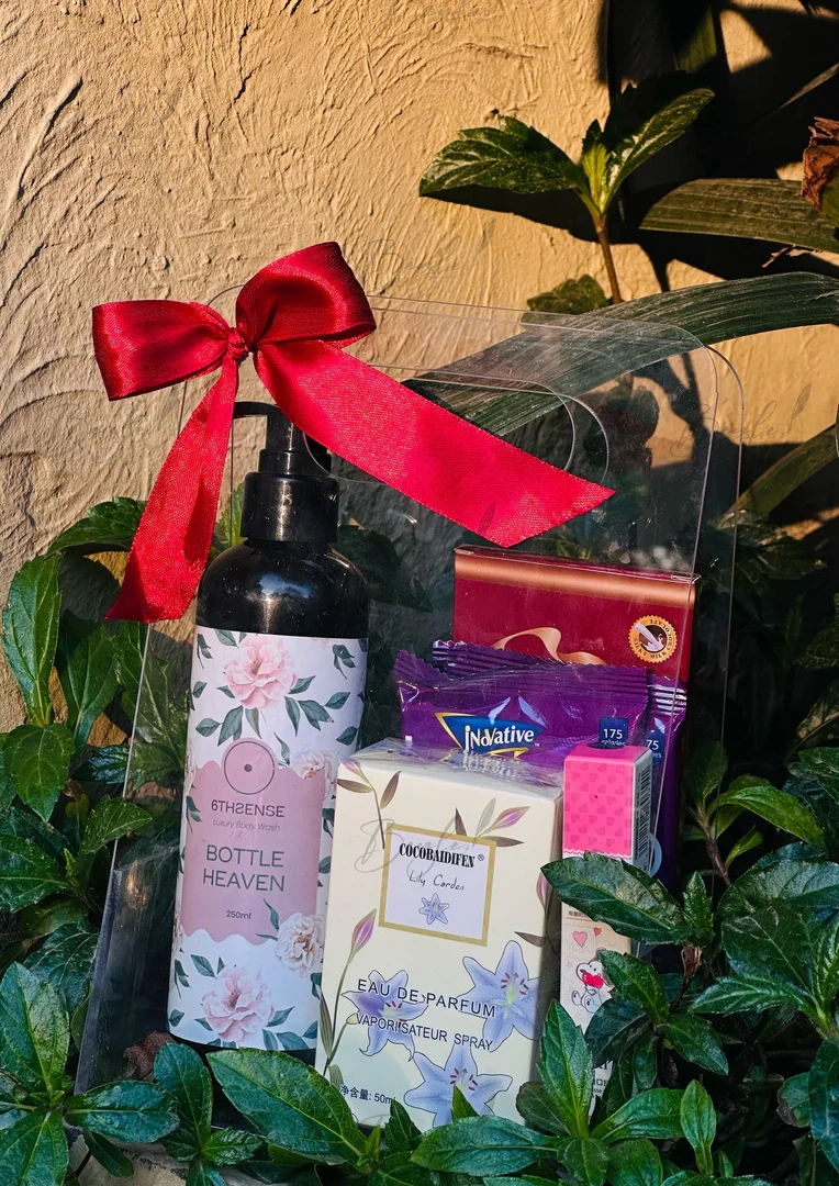 luxurious-acrylic-gift-hamper