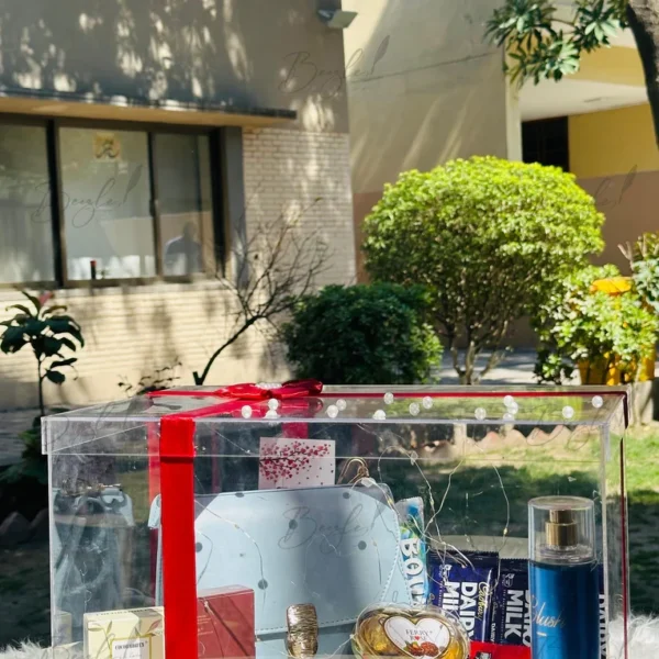 luxury-treat-acrylic-gift-box