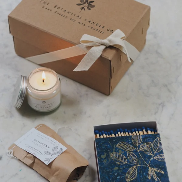 the-holly-candle-gift-box
